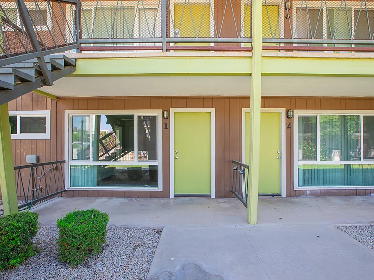 326 W Earll Dr #3 — Photo 12