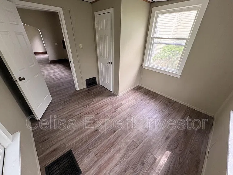 1353 Huestis Ave — Photo 5