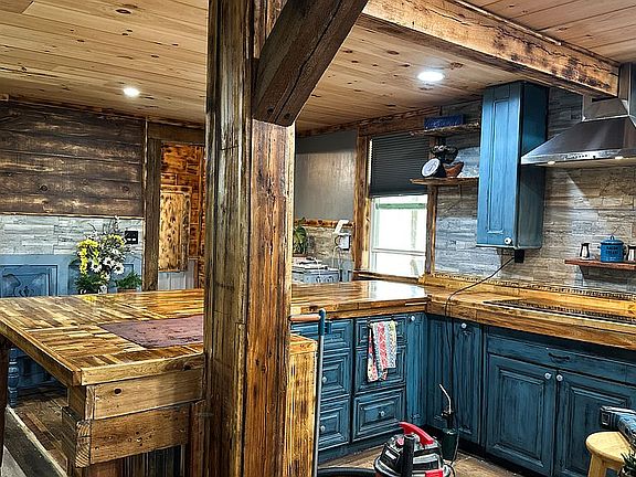 2nd image of 1167 Begonia Rd