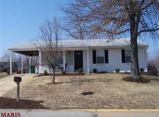 2305 Chelsea Ct, High Ridge, MO 63049