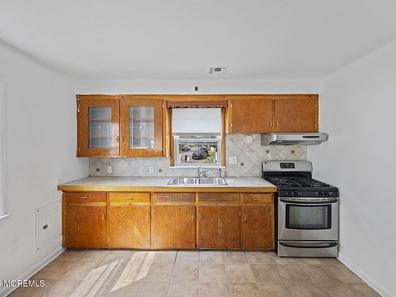 5th image of 21 N Shore Street