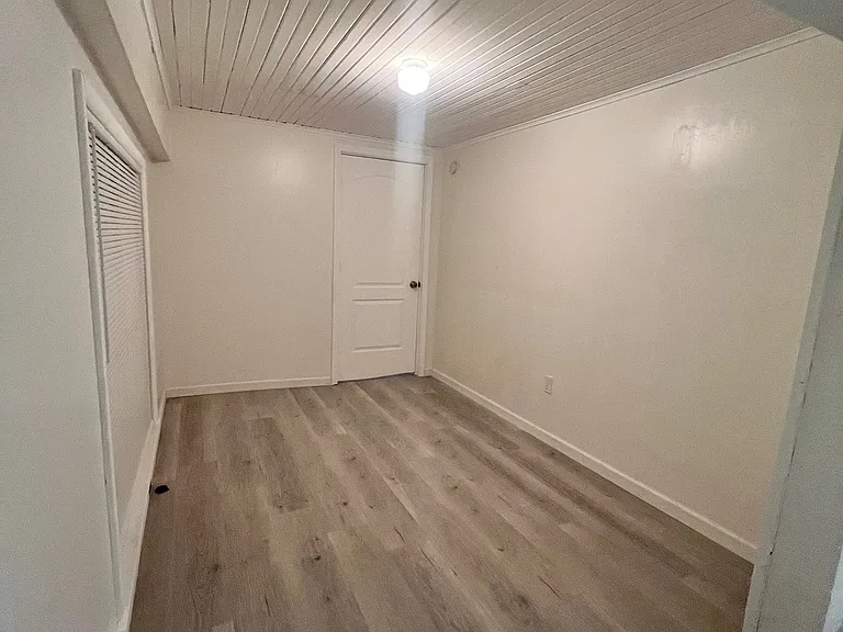 112 Rose Ave — Photo 11