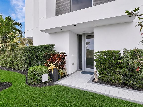 3rd image of 4240 NW 17th Avenue