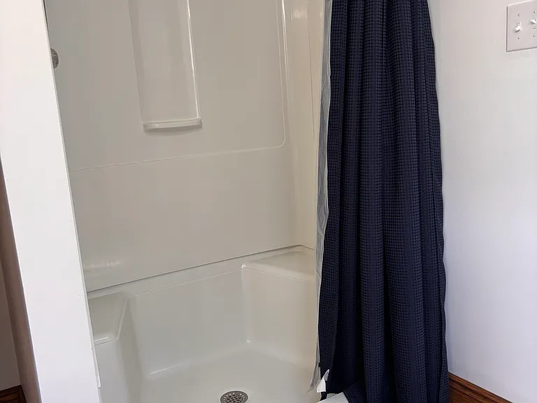 573 Jackson St — Photo 16