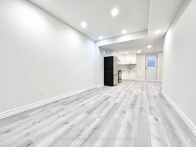 21 Milby Cres #BASEMENT — Photo 4