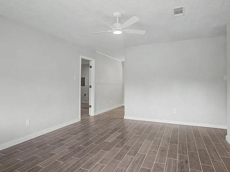 108 Phylis Dr — Photo 4