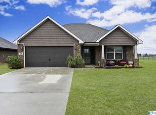 68 Weeping Willow Ln, Decatur, AL 35603