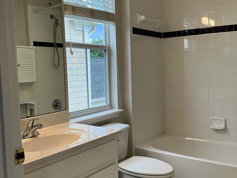 1057 Banks Rose St #B — Photo 4