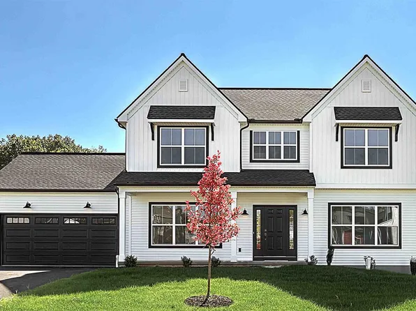 4 Lamplight Dr, Stevens, PA 17578