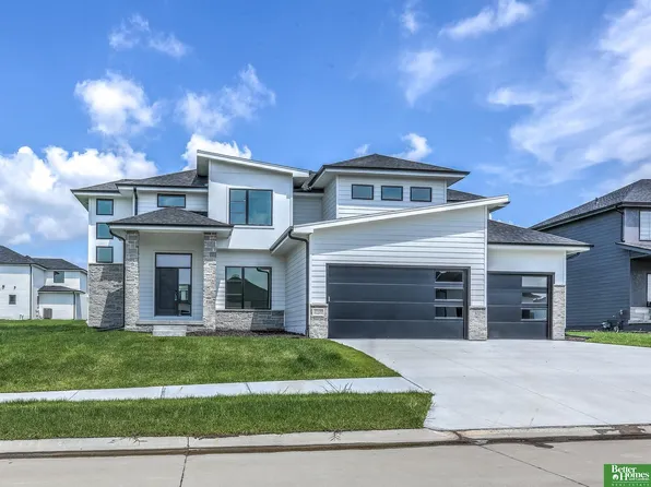 21120 Arlington St, Elkhorn, NE 68022