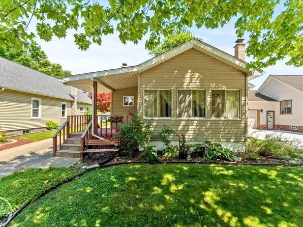 1111 Henry St, Saint Clair, MI 48079
