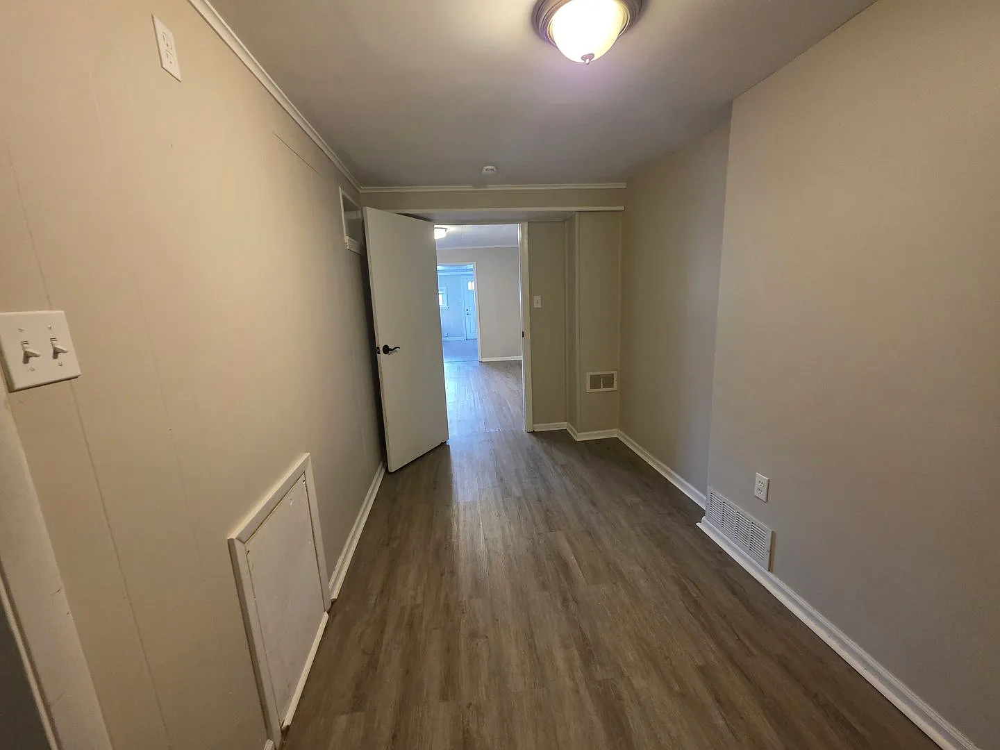 4 Bedroom, 2 Bathroom House in the South Side! — Photo 3