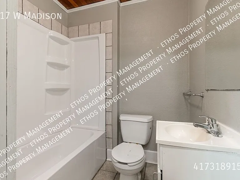 817 W Madison St — Photo 9