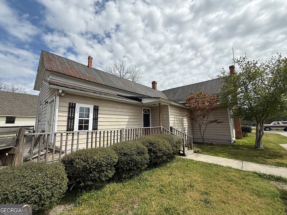 16th image of 117 N Railroad Ave