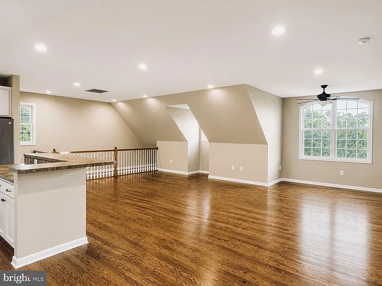 927 Goldmiller Rd — Photo 2
