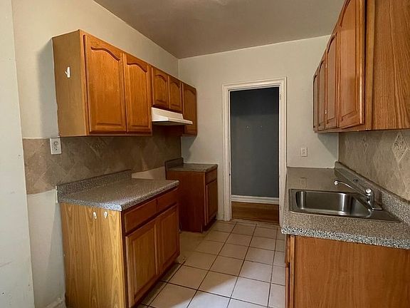 4th image of 45 Hawthorne St APT 5C