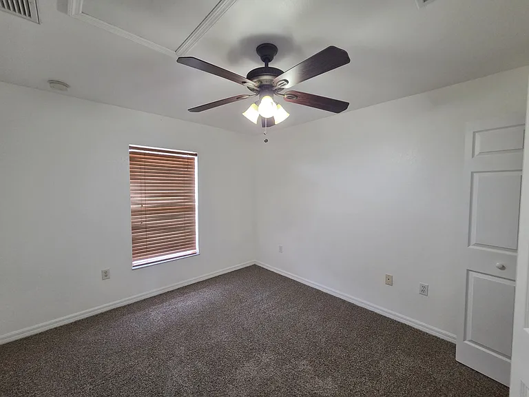 10483 Pendleton Ave — Photo 16