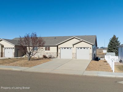 1586 14th St W, Dickinson, ND, 58601