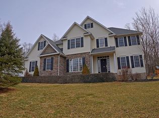 190 Ice Lake Dr, Mountain Top, PA 18707