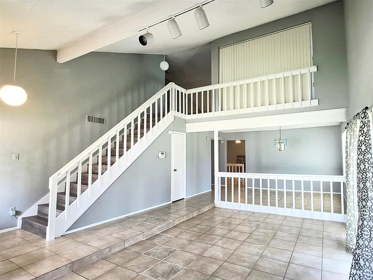 10526 Chapel Hill Dr — Photo 5