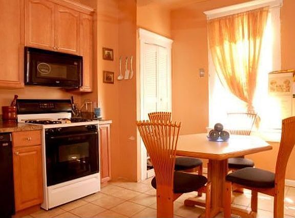 Eat-in Kitchen