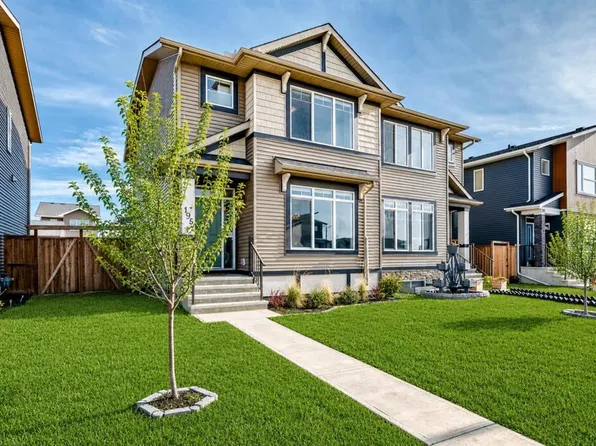 196 W Dawson Dr, Chestermere, AB T1X 2A2