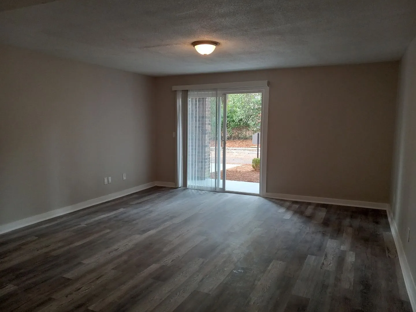 Newly Renovated 1 Bedroom 1 Bath Apartment in Stellar Location! — Photo 2