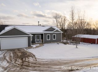 4714 Luce St, Jenison, MI 49428