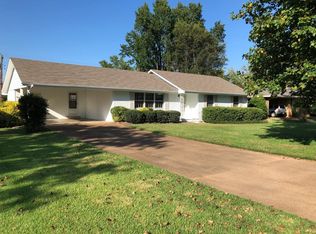 2029 Greenbrier Rd, Florence, AL 35630