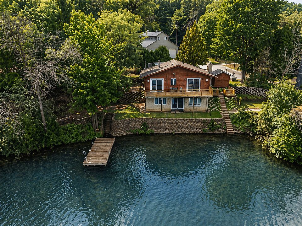 1st image of 40402 Ryans Bay Rd