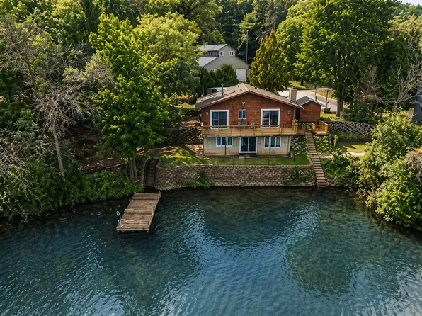 40402 Ryans Bay Rd, Zumbro Falls, MN 55991