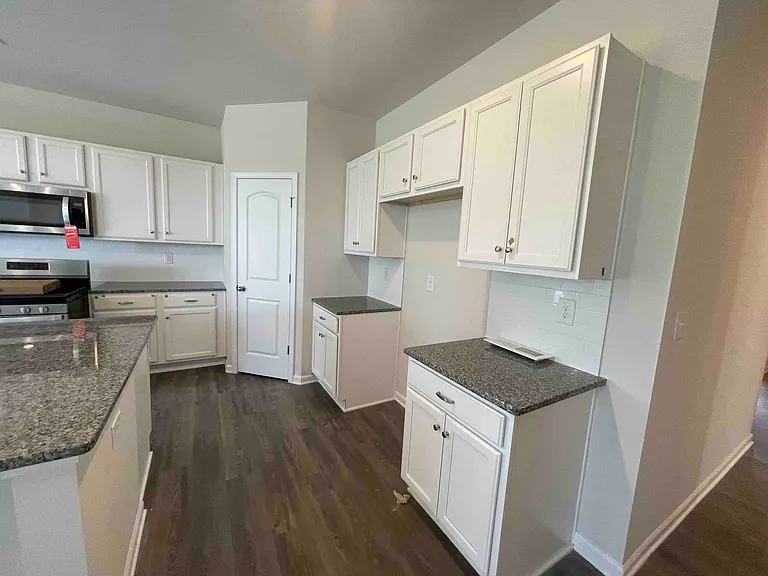 8010 Foxcroft Dr — Photo 4