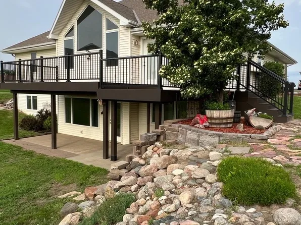 1405 River Aspen Rd, Yankton, SD 57078