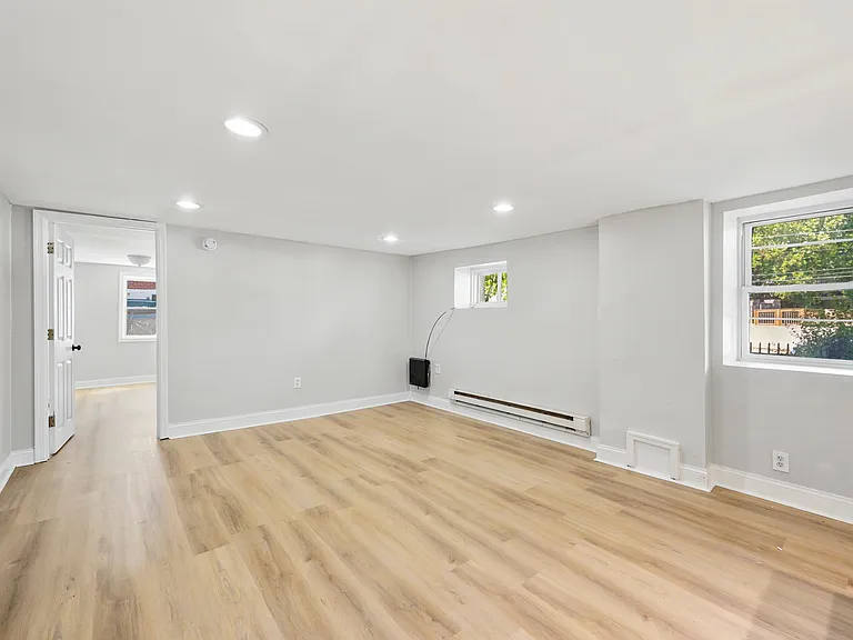 1873 E Tulpehocken St #L — Photo 8