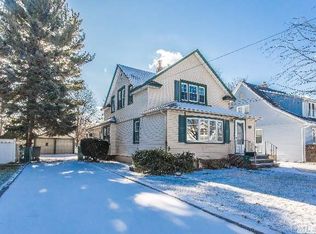 129 W Marie St, Hicksville, NY 11801
