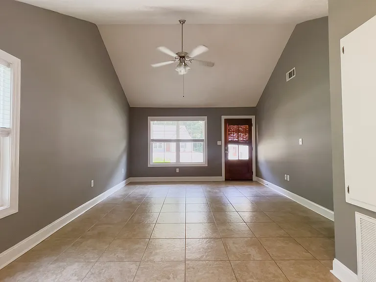 1626 Oxford Pl — Photo 4