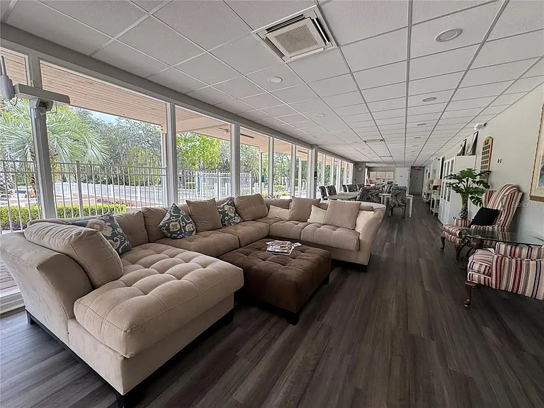 603 W Club Blvd — Photo 9