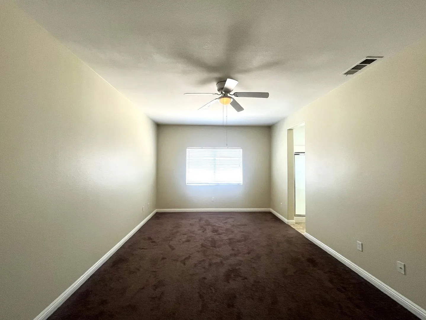 4 bed, 2 bath located in Victorville, CA — Photo 4
