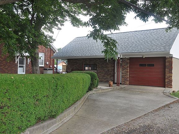 Double car garage. 2 entries