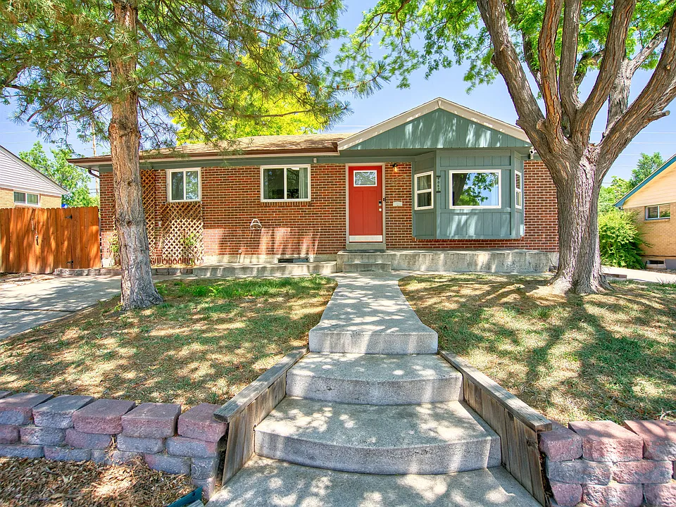 1067 E 111th Pl