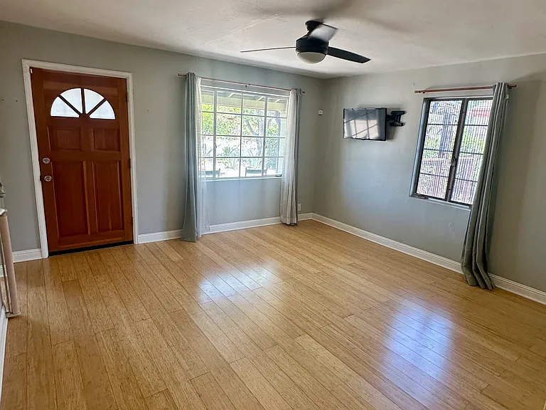 327 N Desert Stra — Photo 3