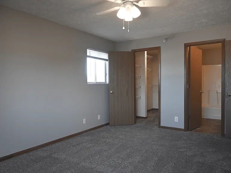 112 E Glenmore Dr — Photo 32