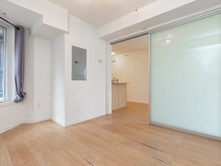 16 Laidlaw St #1704-80 — Photo 5