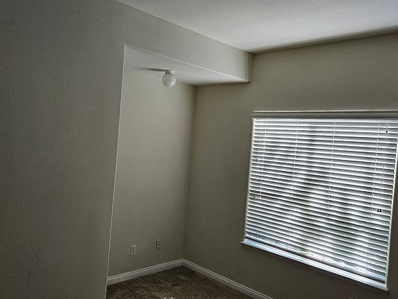 5th image of 2237 E Everglade Ave
