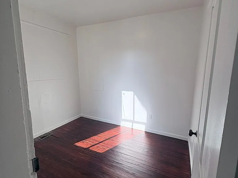527 S Queen St #1 — Photo 7