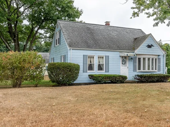 23 Lancaster Ln, Norwood, MA 02062