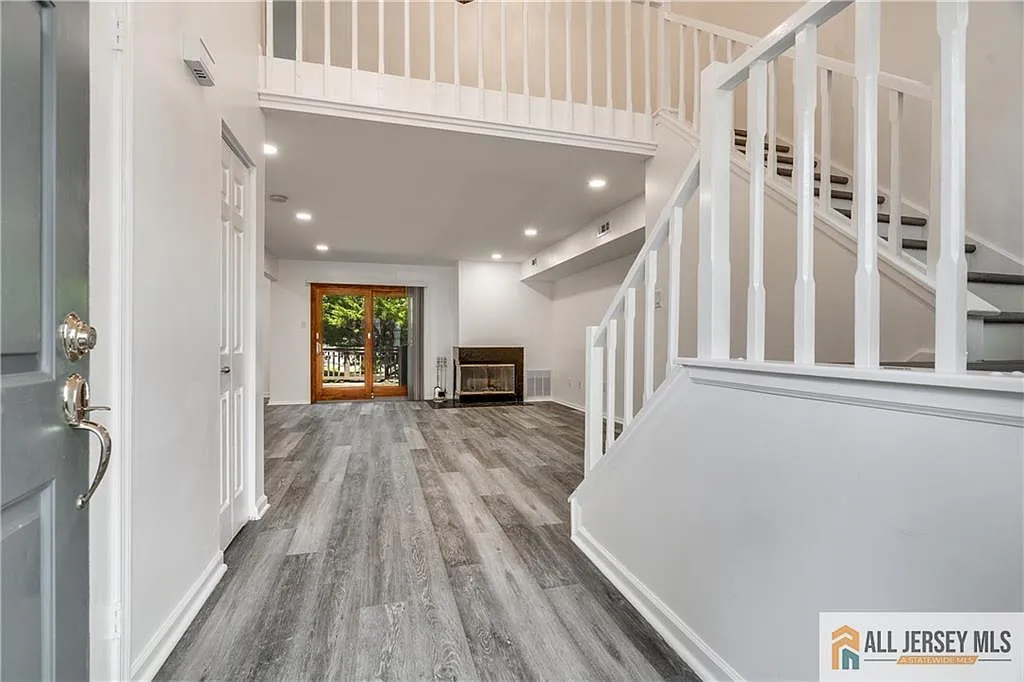 2 bed, 2.5 bath, 1336 sqft, $3,500 — Photo 4