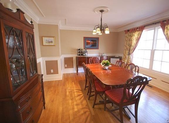 Formal dining room with custom mouldings and gleaming hardwood f