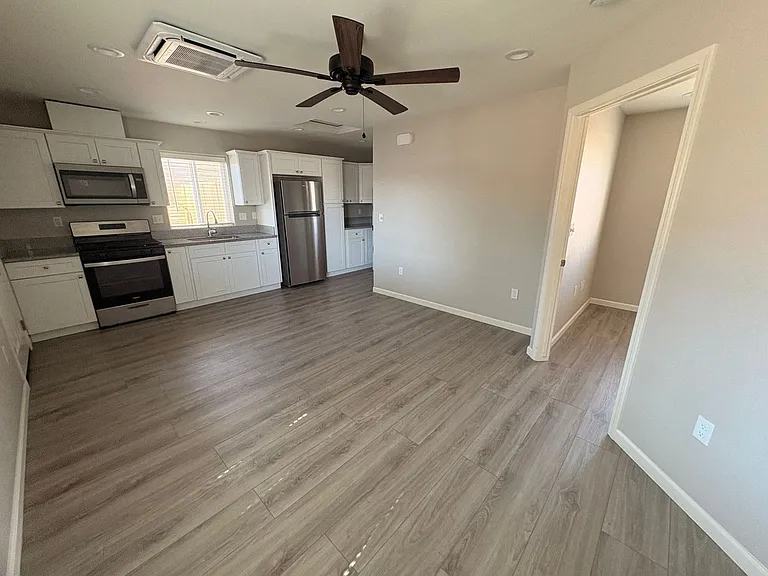 1029 E Douglas Ave — Photo 4
