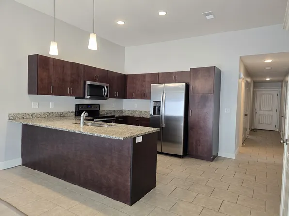 9303 N Robinhood Ave, Kansas City, MO 64154